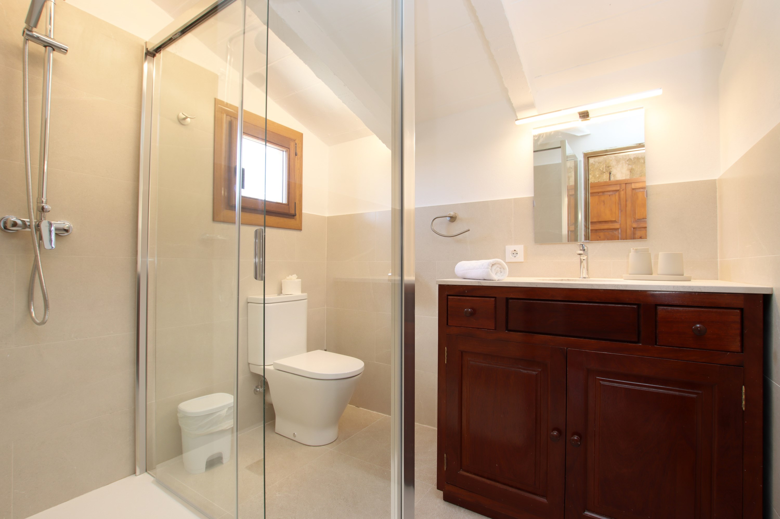 En-suite bathroom one