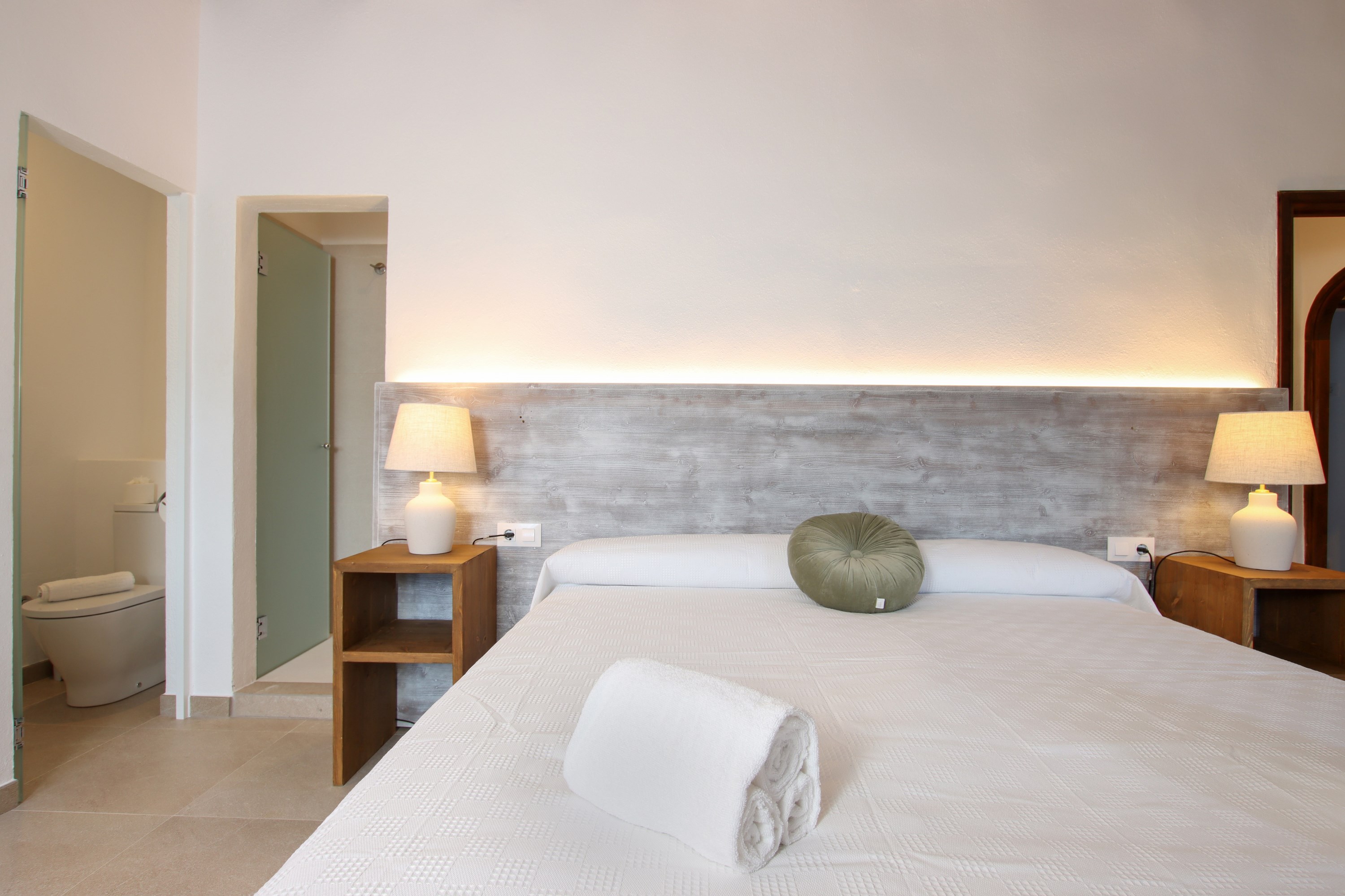 Bedroom 2 — detail
