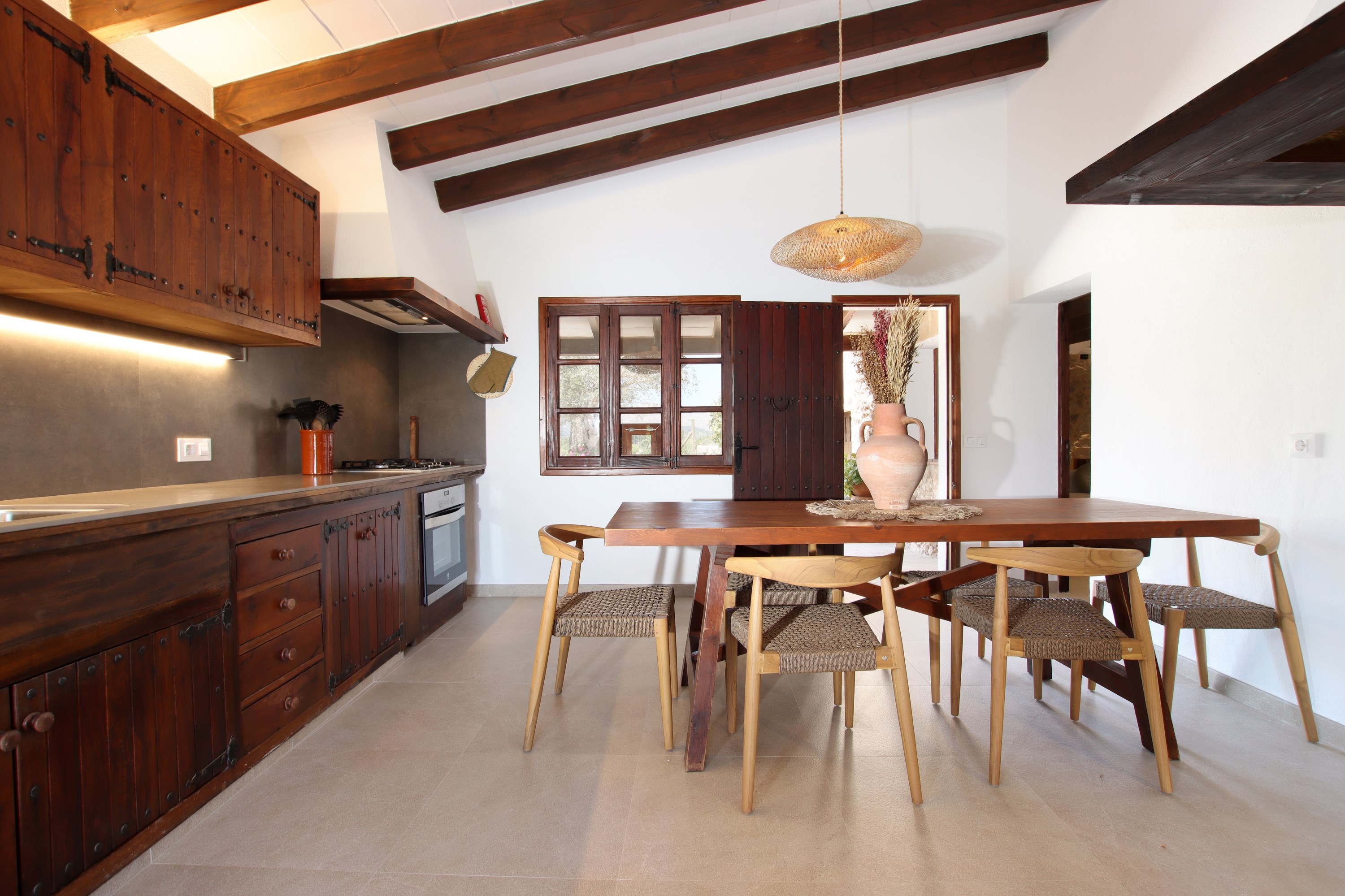 Villa SOU kitchen and dining room