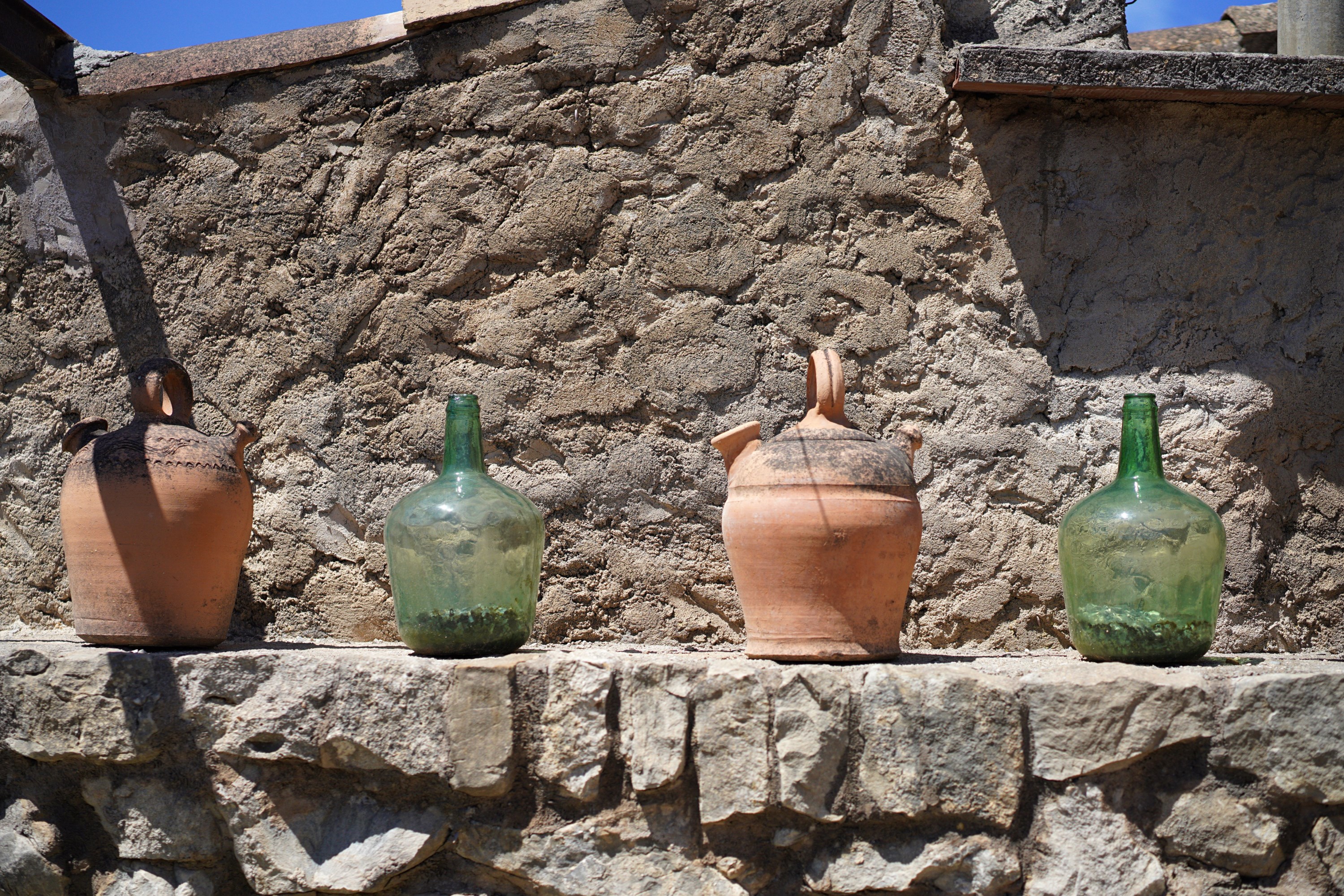 Stone wall — jars